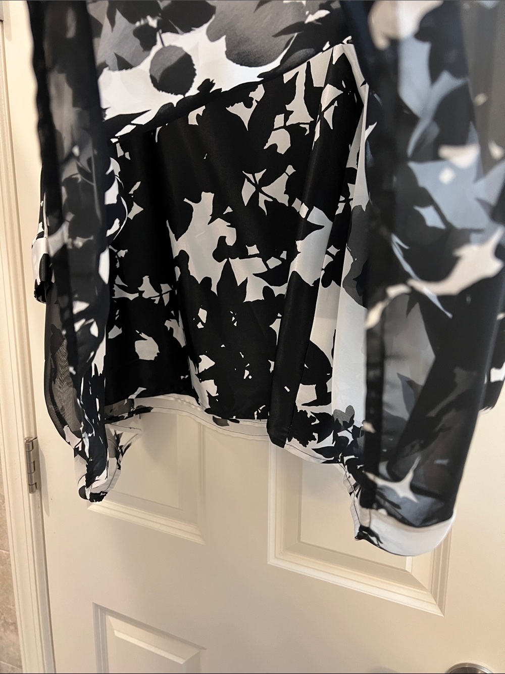 Frank Lyman Design Black & White Floral Sheer Blouse - Picture 3 of 6